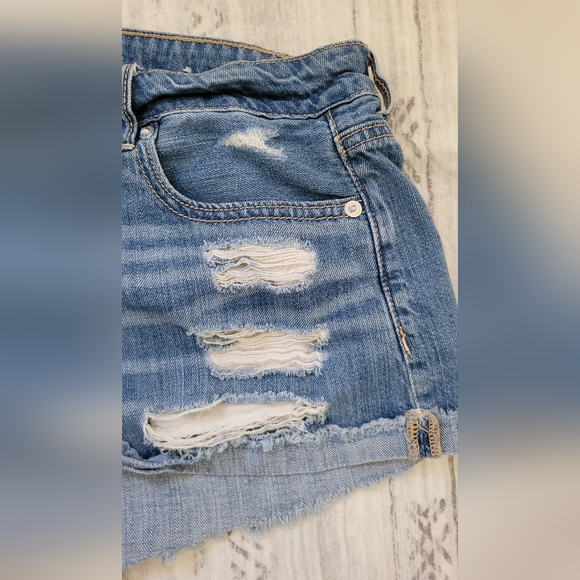 American Eagle Tomgirl distressed shortie jean shorts Size 10 - Picture 16 of 16